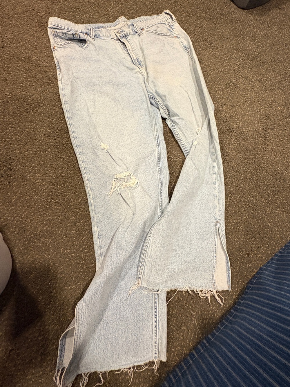 GAP '90s Loose Mid Rise Light Wash Flare Raw Hem Jean 34/18